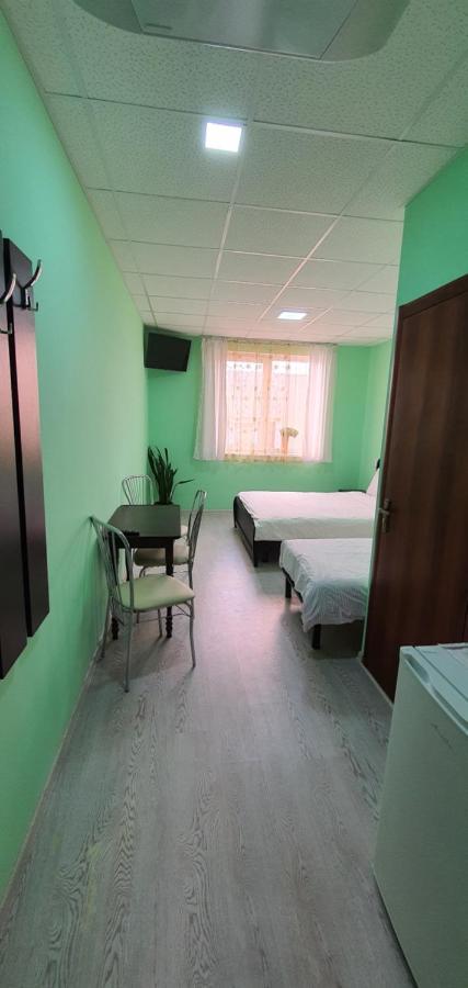 Luxor Inn & Suites Chernivtsi Bagian luar foto