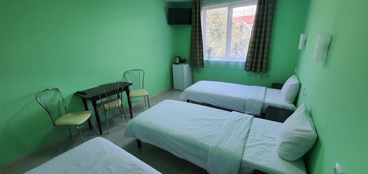 Luxor Inn & Suites Chernivtsi Bagian luar foto