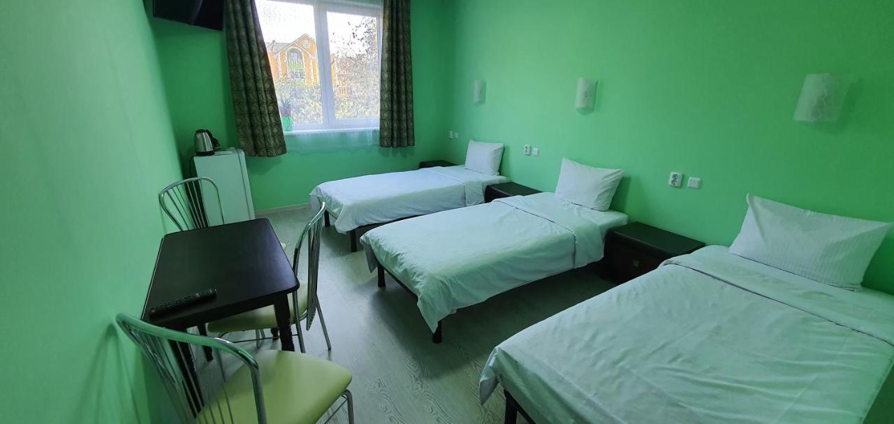 Luxor Inn & Suites Chernivtsi Bagian luar foto