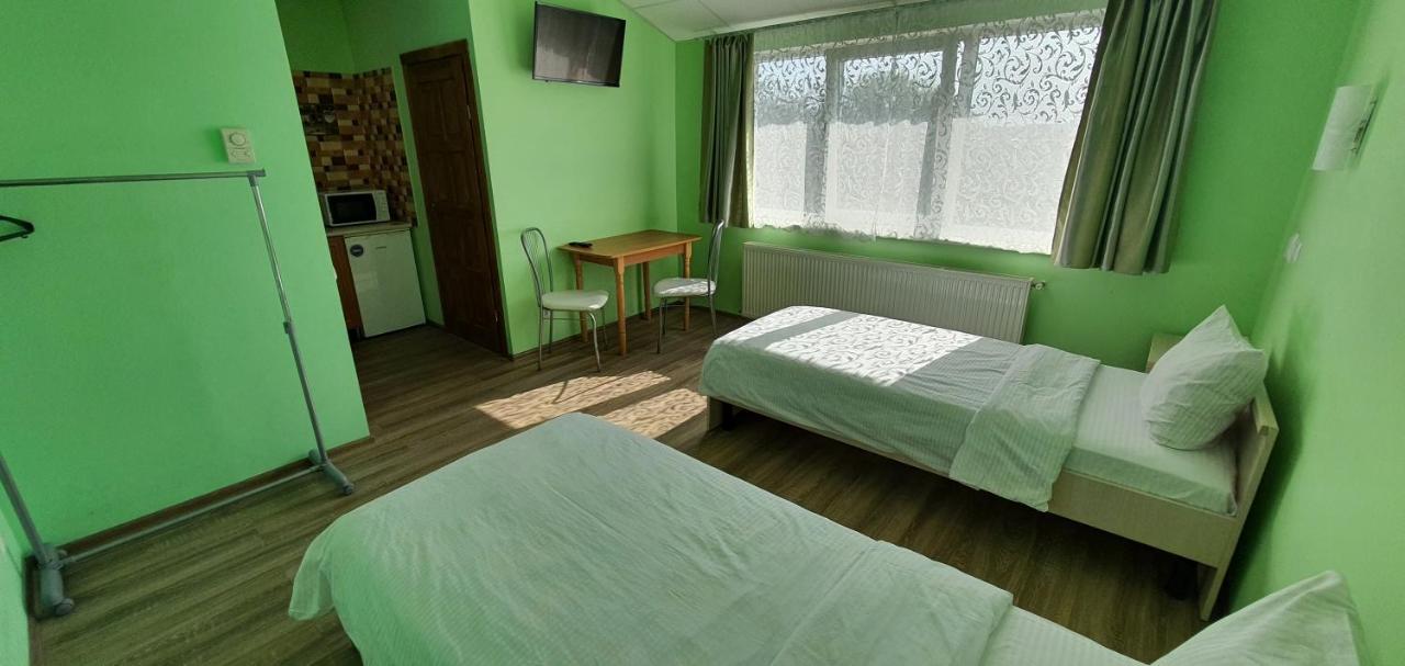 Luxor Inn & Suites Chernivtsi Bagian luar foto