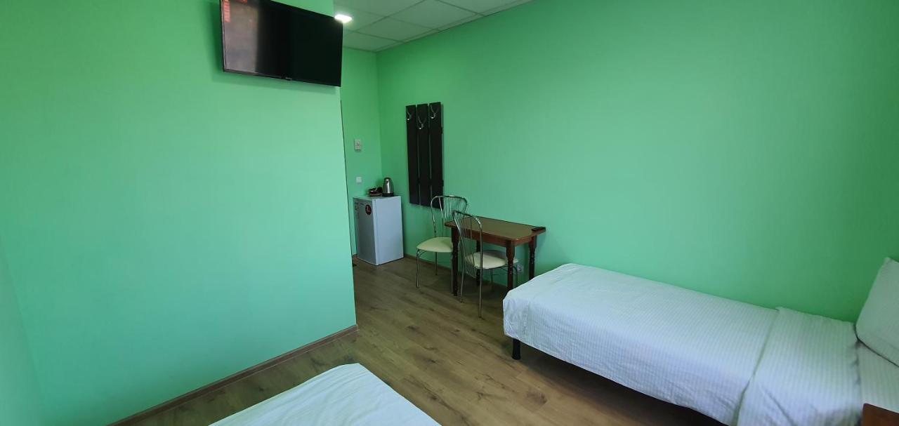 Luxor Inn & Suites Chernivtsi Bagian luar foto