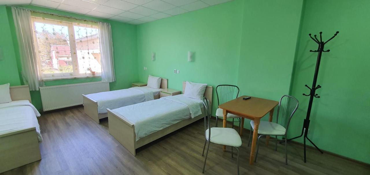 Luxor Inn & Suites Chernivtsi Bagian luar foto