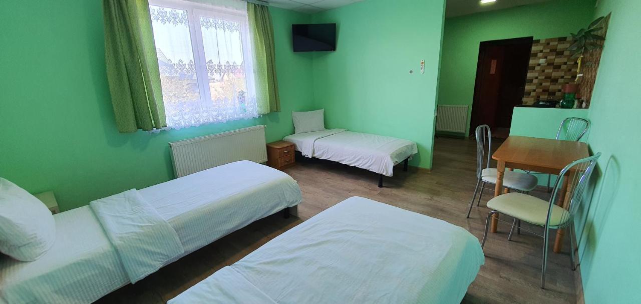 Luxor Inn & Suites Chernivtsi Bagian luar foto