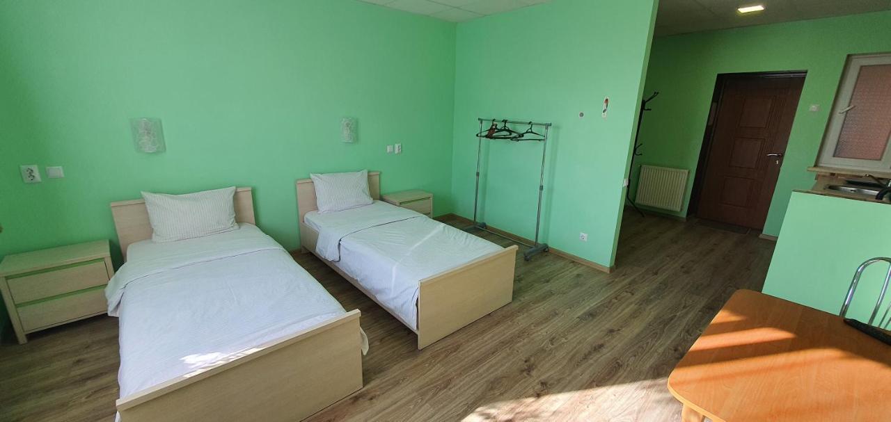 Luxor Inn & Suites Chernivtsi Bagian luar foto