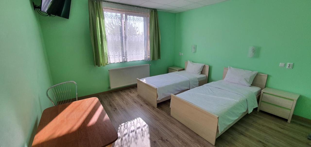 Luxor Inn & Suites Chernivtsi Bagian luar foto