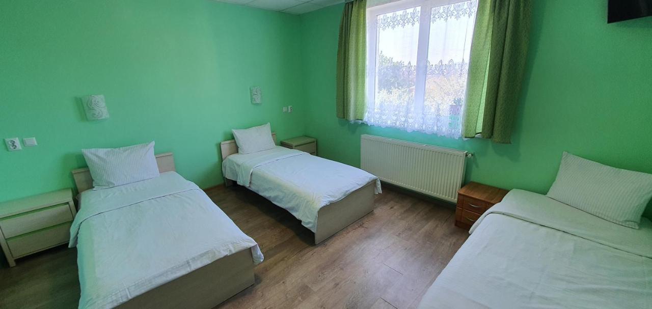 Luxor Inn & Suites Chernivtsi Bagian luar foto