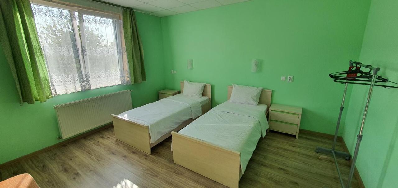 Luxor Inn & Suites Chernivtsi Bagian luar foto